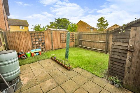 2 bedroom semi-detached house to rent, Becket Close, Kent CT14