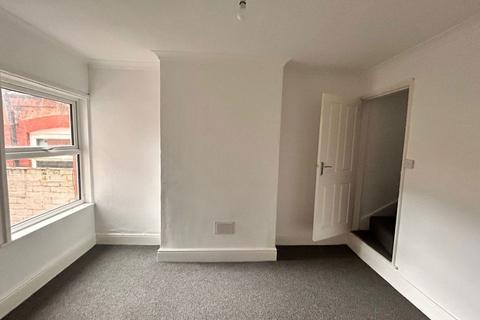 3 bedroom terraced house to rent, John Street, Ilkeston. DE7 8GL