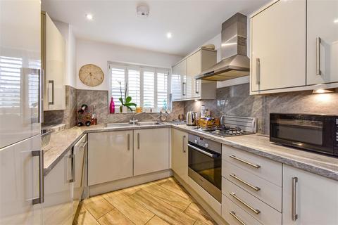 3 bedroom end of terrace house for sale, Station Road, Bosham