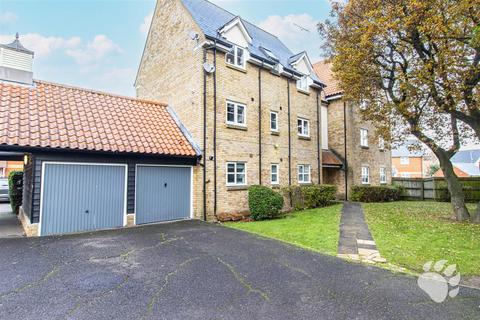 2 bedroom flat for sale, Bramble Tye, Noak Bridge SS15