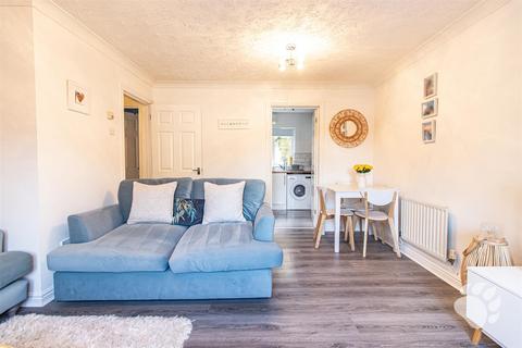 2 bedroom flat for sale, Bramble Tye, Noak Bridge SS15