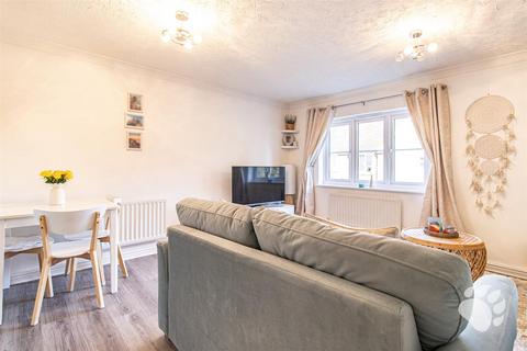 2 bedroom flat for sale, Bramble Tye, Noak Bridge SS15