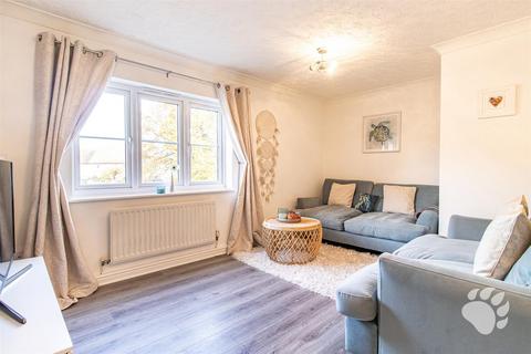 2 bedroom flat for sale, Bramble Tye, Noak Bridge SS15