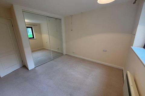 1 bedroom flat to rent, High Street, Old Whittington