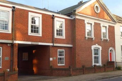 2 bedroom flat to rent, Eastgate Street, Winchester SO23