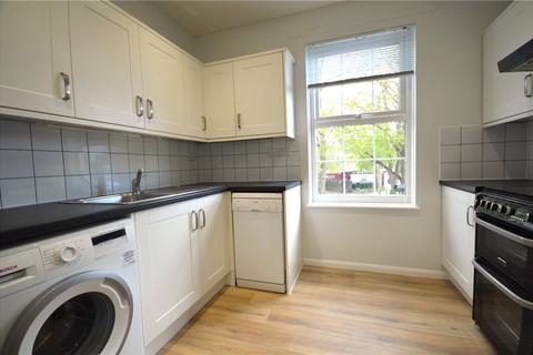 2 bedroom flat to rent, Eastgate Street, Winchester SO23