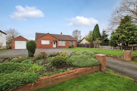 2 bedroom detached bungalow for sale, North Street, Skinners Lane, Middle Rasen, Market Rasen LN8