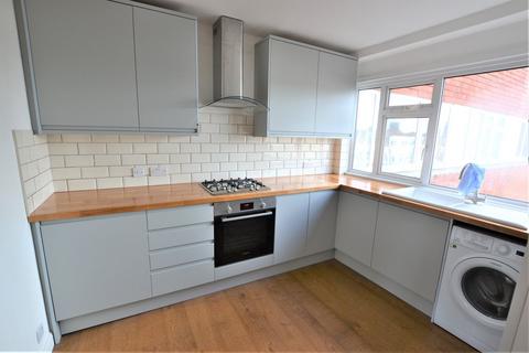 2 bedroom flat to rent, Park Avenue, Bexhill-on-Sea, TN39