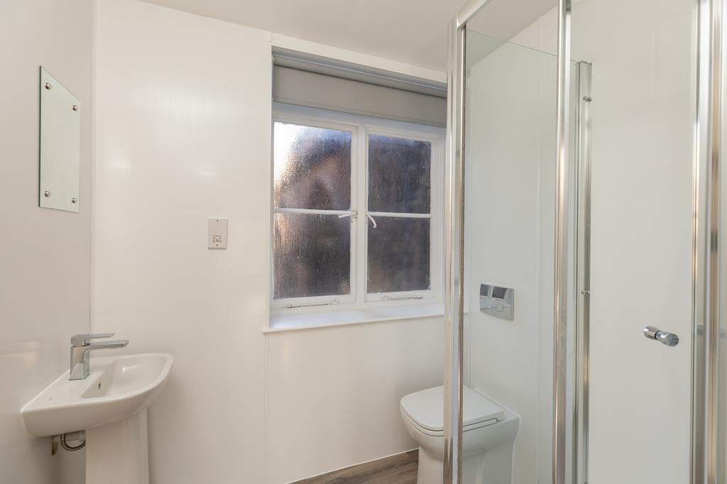 A modern and clean bathroom featuring a spaciou...