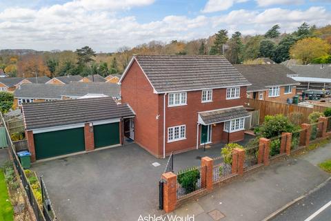 3 bedroom detached house for sale, Halesowen Road, Cradley Heath B64