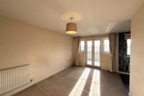 3 bedroom townhouse to rent, Low Whin Close, Keighley, BD22