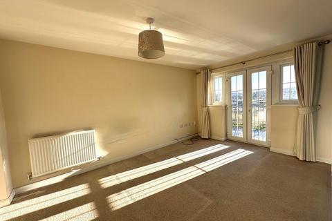 3 bedroom townhouse to rent, Low Whin Close, Keighley, BD22