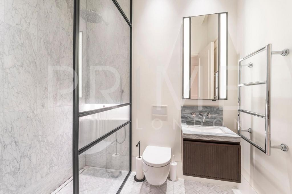 Bathroom (2).jpg