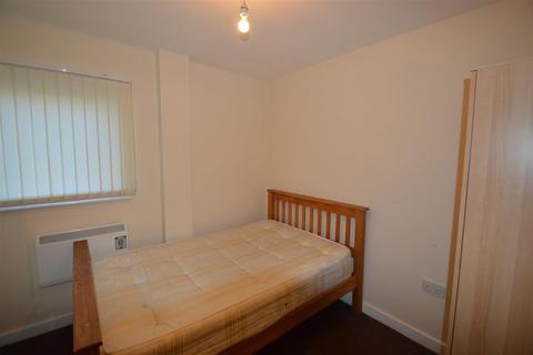 2 bedroom flat to rent, Bishops Corner, Hulme M15