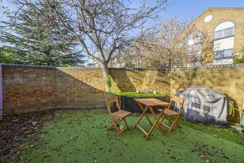 2 bedroom flat to rent, Taeping Street, E14, Canary Wharf, London, E14