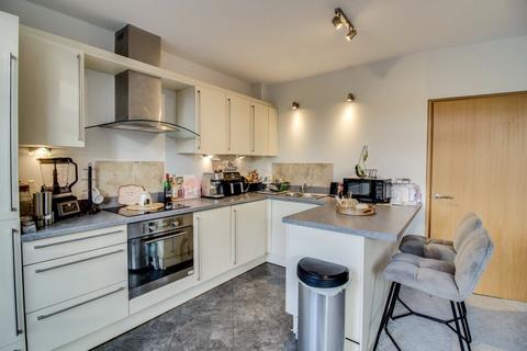 2 bedroom flat for sale, Calverley Bridge, Leeds, West Yorkshire, LS13