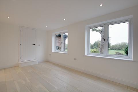 Avonside High Street, Woodgreen, Fordingbridge, SP6 2AU