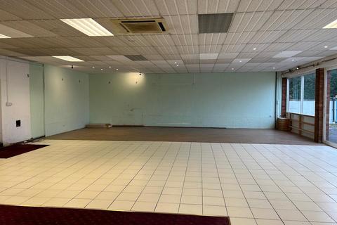 Showroom to rent, Wem Motors, New Street, Wem, Shrewsbury, SY4 5AD