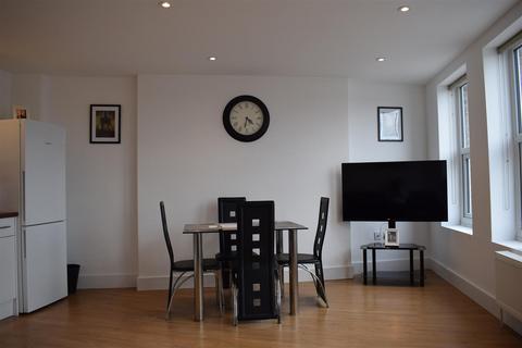 1 bedroom apartment to rent, Cranbrook Road, Ilford IG2