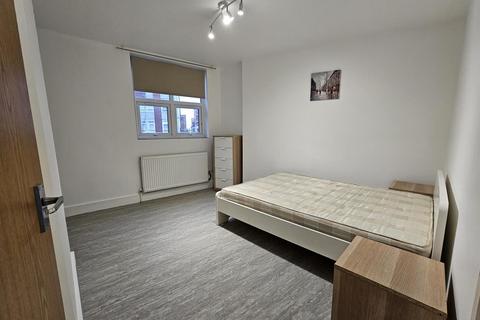 1 bedroom apartment to rent, Cranbrook Road, Ilford IG2