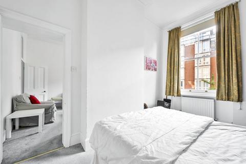 3 bedroom flat to rent, Fulham Road, Chelsea, London, SW10