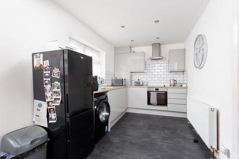 3 bedroom end of terrace house for sale, Stanningley Road, Leeds LS13