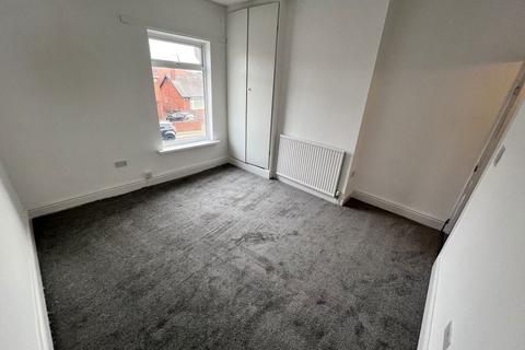 3 bedroom terraced house to rent, Aketon Road, Castleford, WF10