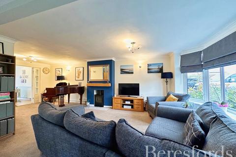 5 Gilroy Close, Rainham, RM13 7LH