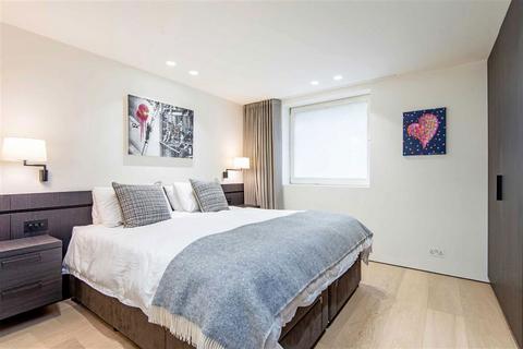 2 bedroom flat for sale, Wells Street, London W1T