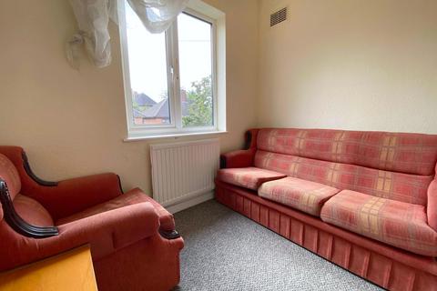 3 bedroom semi-detached house to rent, Westbury Road, Leicester LE2