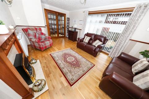 3 bedroom terraced house for sale, Altyre Avenue, Glenrothes