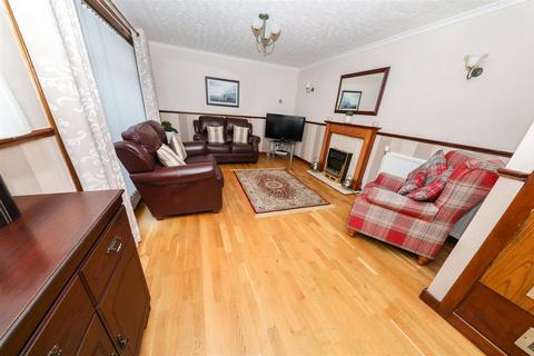 3 bedroom terraced house for sale, Altyre Avenue, Glenrothes