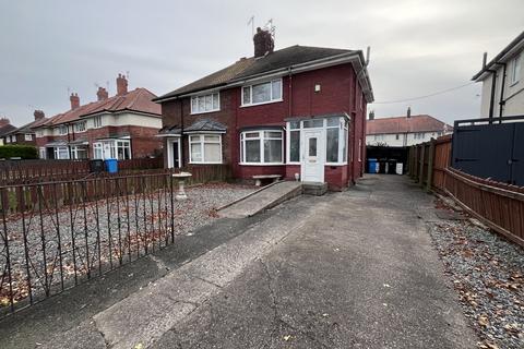 3 bedroom semi-detached house to rent, York Road, Hull HU6