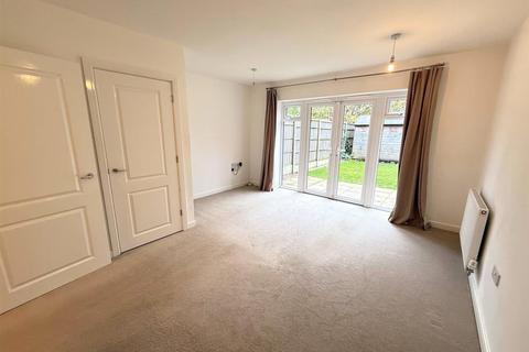 2 bedroom end of terrace house for sale, Carter Drive, Broadbridge Heath RH12