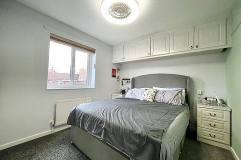 8 Whimbrel Close, Bradford, BD8 0RJ