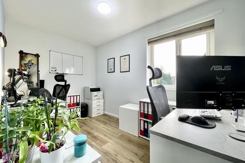 8 Whimbrel Close, Bradford, BD8 0RJ