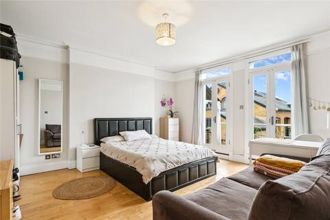 3 bedroom apartment to rent, Bolingbroke Grove, SW11