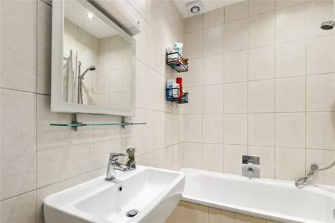 3 bedroom apartment to rent, Bolingbroke Grove, SW11