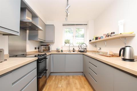 2 bedroom flat to rent, Dahlia Gardens, Bath BA2