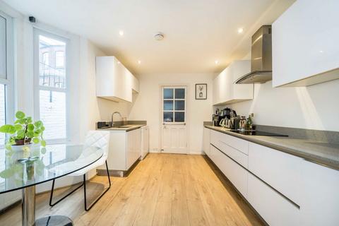 3 bedroom house for sale, Eccles Road, London SW11