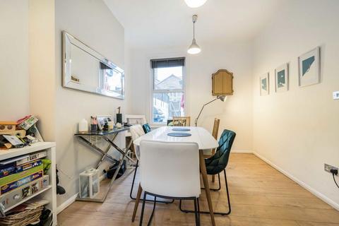 3 bedroom house for sale, Eccles Road, London SW11