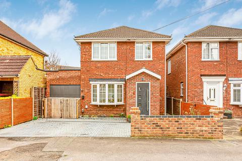 3 bedroom detached house for sale, Wellington Road, Ashford, TW15