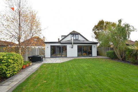 4 bedroom chalet for sale, Hereford Road, Holland on Sea