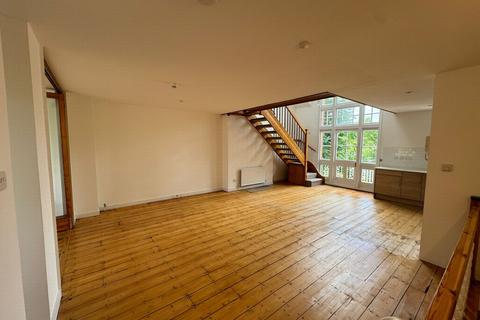 3 bedroom penthouse for sale, Chalcot Gardens, Loondon NW3