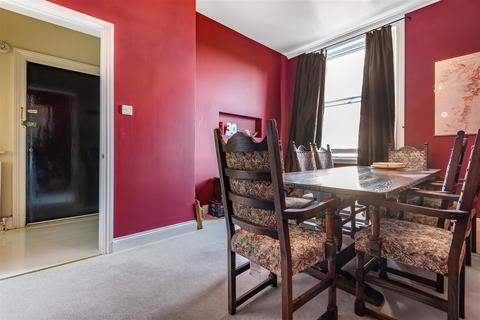 2 bedroom apartment for sale, St. Andrews Square, Surbiton