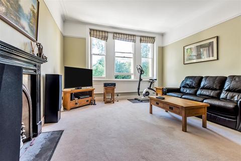 2 bedroom apartment for sale, St. Andrews Square, Surbiton