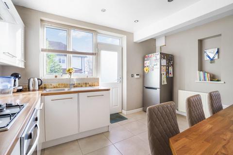 45 Moor Road, Leeds, LS6 4BG
