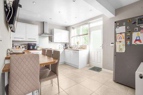 45 Moor Road, Leeds, LS6 4BG