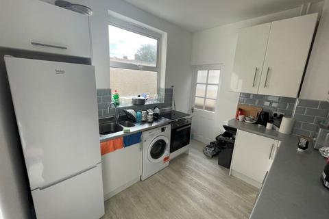 4 bedroom terraced house to rent, Filbert Street East, Leicester