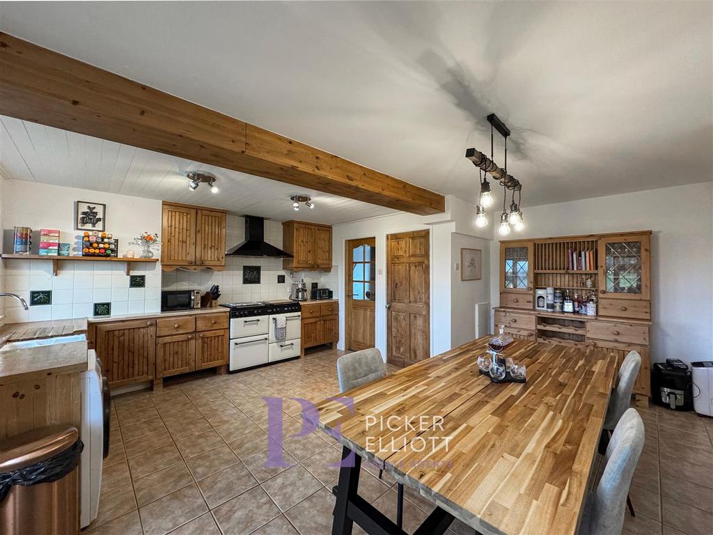 Kitchen/Dining Area